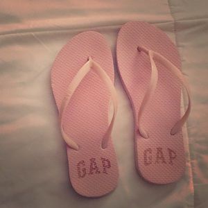 Gap flip flops